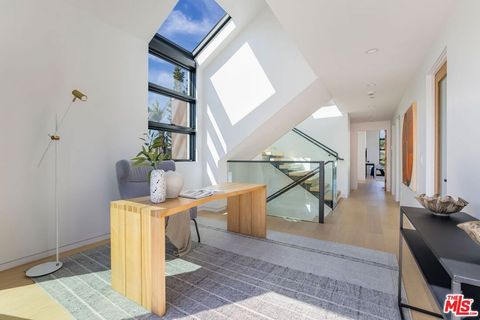 Tiny photo for 822 Superba Avenue, Venice, CA 90291 (MLS # 26659839)