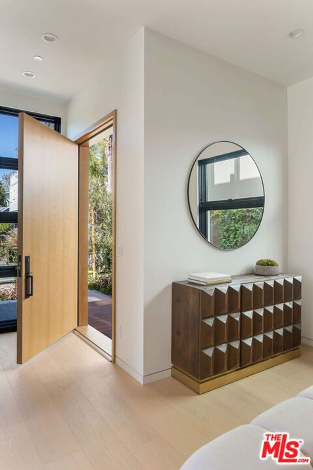 Photo of 822 Superba Avenue, Venice, CA 90291 (MLS # 26659839)