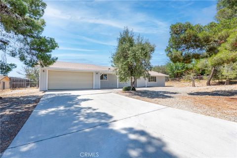 Photo of 17933 Deodar Street, Hesperia, CA 92345 (MLS # IV25181320)