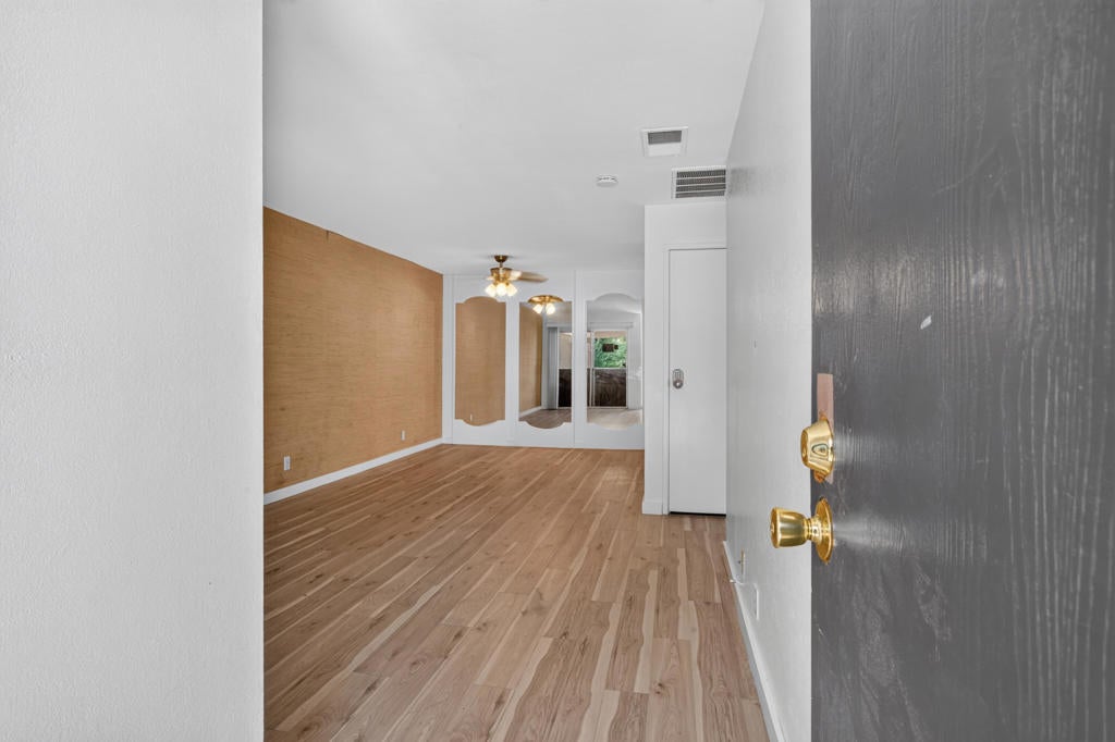 420 N Villa Court 208
