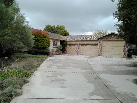 Photo of 1388 Sonnys Way, Hollister, CA 95023 (MLS # ML82027544)