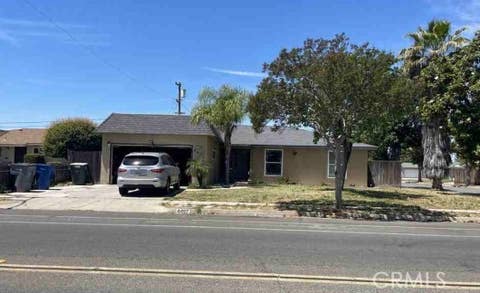 Photo of 4497 N Chestnut Ave, Fresno, CA 93726 (MLS # IV26181677)