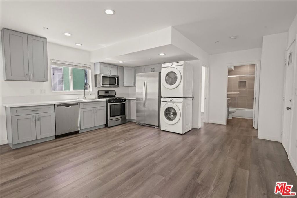 ** PET FRIENDLY ** 2-CAR ASSIGNED PARKING ** WASHER/DRYER ** A/C FOR COOLING AND HEATING ** FULLY EQUIPPED KITCHEN ** DON'T MISS OUT ** Discover the perfect blend of comfort, convenience, and style at 1887 W 20th St 1/2, a modern residence in the heart of Los Angeles. This spacious home is designed with functionality and ease in mind, featuring large bedrooms filled with natural light, a full kitchen with all appliances included, and sleek finishes throughout. The in-unit washer and dryer make daily living effortless, while the A/C keeps you cool and comfortable. With two assigned parking spaces inside a gated property, you'll enjoy both security and peace of mind every time you come home. Beyond the unit itself, the location is ideal for those who value accessibility and city living. Nestled in a central LA neighborhood, you'll be just moments away from local markets, shopping, dining, and everyday conveniences. Public transportation is also conveniently located, making it easy to get around the city, whether for work, school, or leisure activities. Pet lovers will appreciate the pet-friendly policy, allowing your furry companions to feel just as at home. Whether you're enjoying the spacious interiors, the modern amenities, or the unbeatable location, this residence offers a well-rounded lifestyle in one of LA's most connected areas. Don't miss the chance to call this gated, modern, and welcoming home your own.