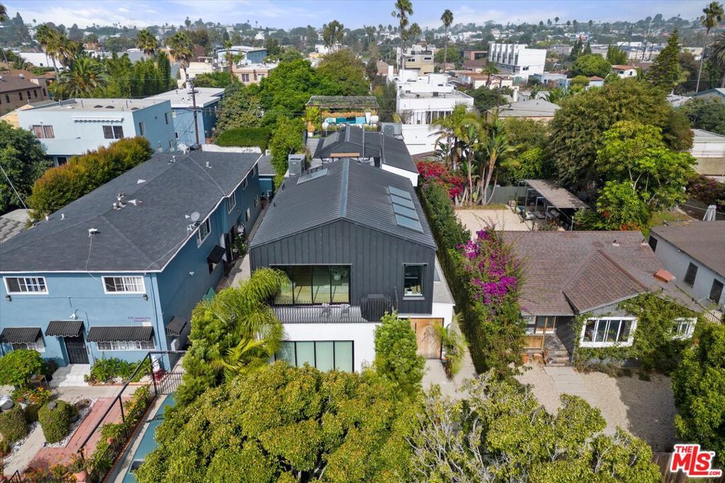 Photo of 627 Sunset Avenue, Venice, CA 90291 (MLS # 25609987)