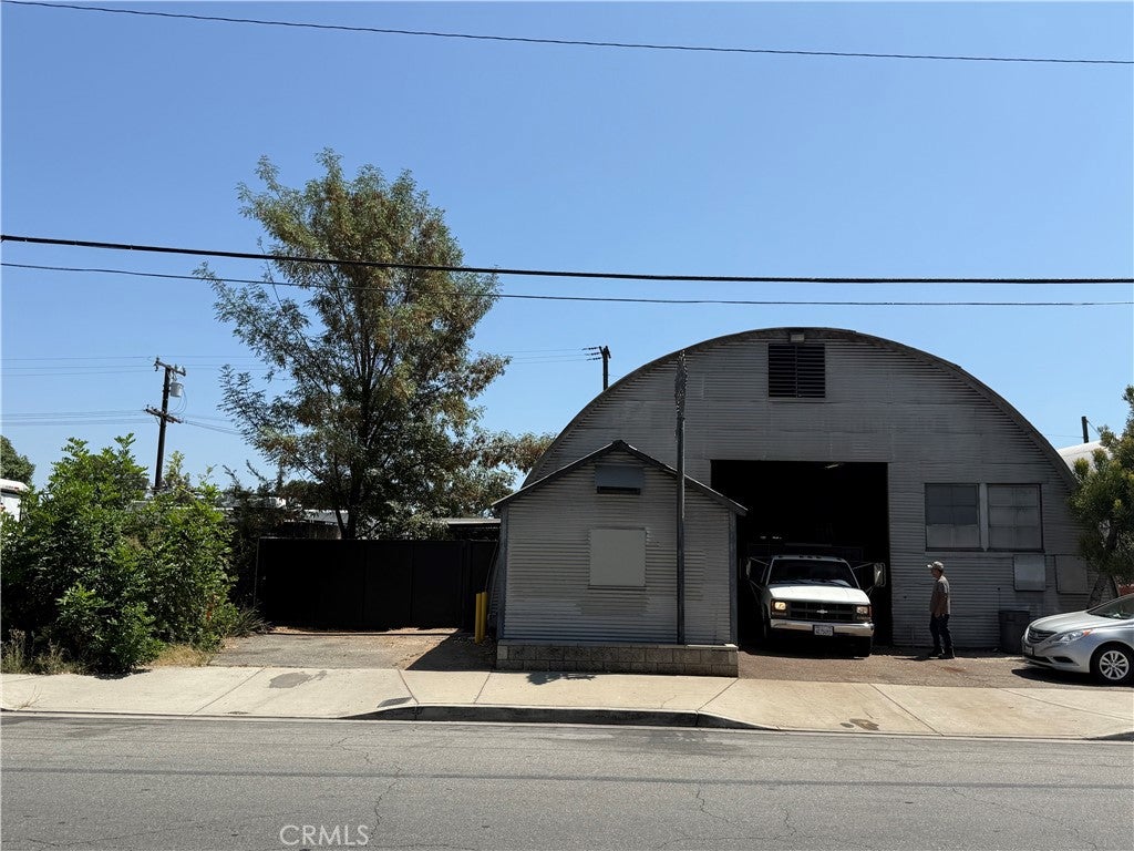 142 E Pomona