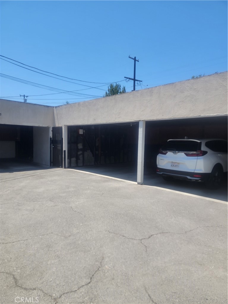Properties 4 5309 Whitsett Avenue 3