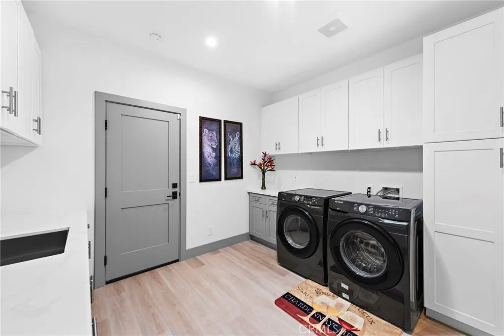 Newport Beach, California 92660, United States, 3 Bedrooms Bedrooms, ,3 BathroomsBathrooms,Residential,Active,162405