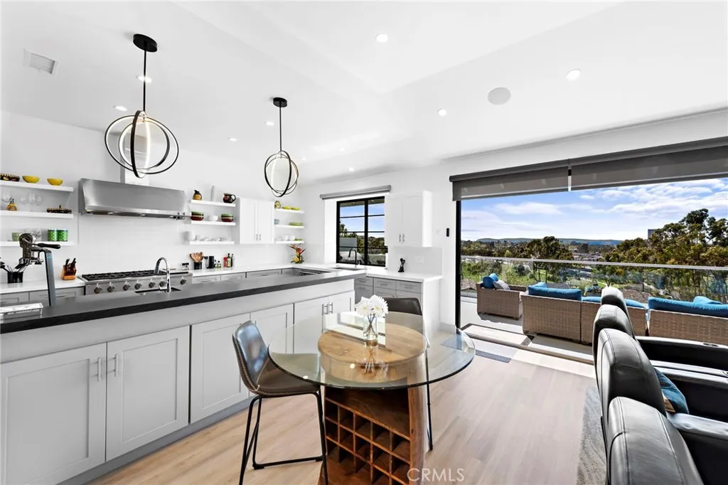 Newport Beach, California 92660, United States, 3 Bedrooms Bedrooms, ,3 BathroomsBathrooms,Residential,Active,162405