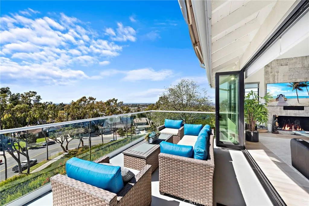 Newport Beach, California 92660, United States, 3 Bedrooms Bedrooms, ,3 BathroomsBathrooms,Residential,Active,162405