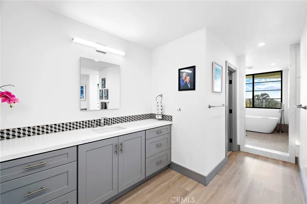 Newport Beach, California 92660, United States, 3 Bedrooms Bedrooms, ,3 BathroomsBathrooms,Residential,Active,162405