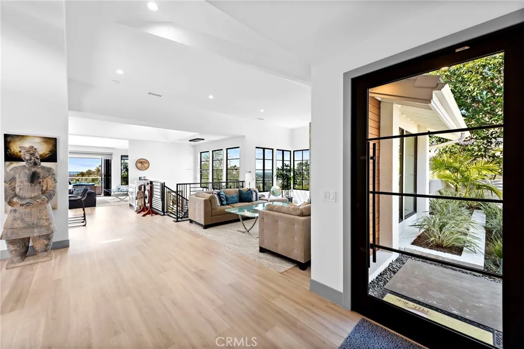 Newport Beach, California 92660, United States, 3 Bedrooms Bedrooms, ,3 BathroomsBathrooms,Residential,Active,162405