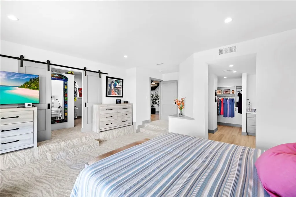 Newport Beach, California 92660, United States, 3 Bedrooms Bedrooms, ,3 BathroomsBathrooms,Residential,Active,162405