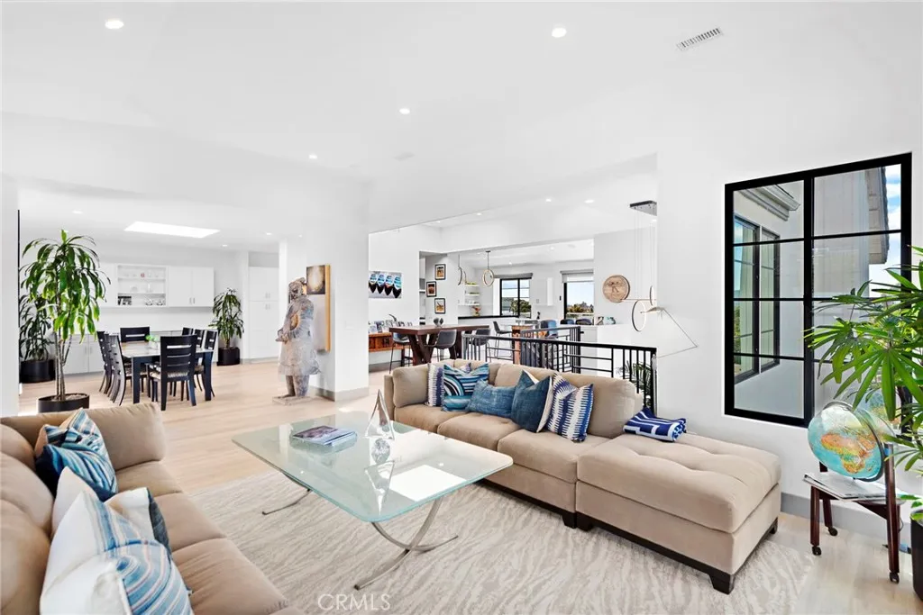 Newport Beach, California 92660, United States, 3 Bedrooms Bedrooms, ,3 BathroomsBathrooms,Residential,Active,162405