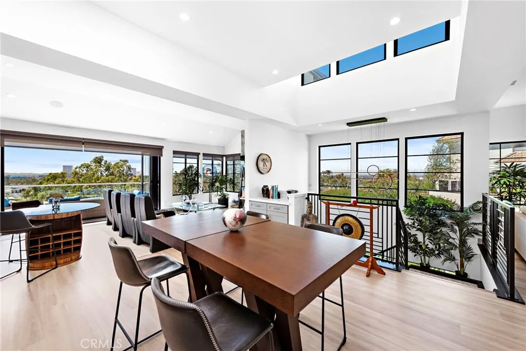 Newport Beach, California 92660, United States, 3 Bedrooms Bedrooms, ,3 BathroomsBathrooms,Residential,Active,162405