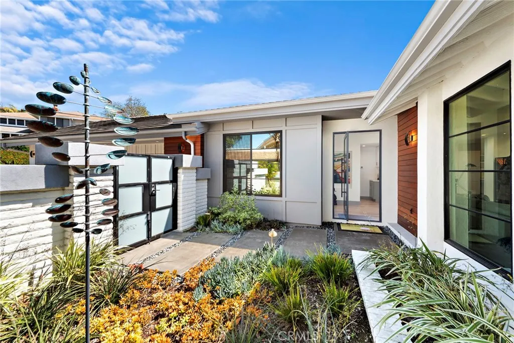 Newport Beach, California 92660, United States, 3 Bedrooms Bedrooms, ,3 BathroomsBathrooms,Residential,Active,162405