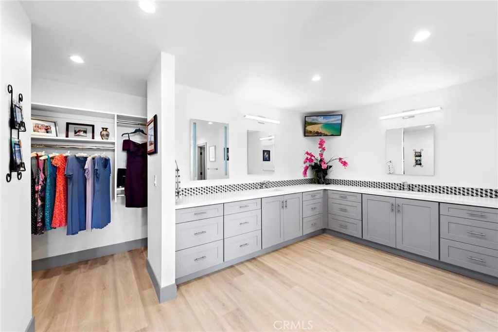 Newport Beach, California 92660, United States, 3 Bedrooms Bedrooms, ,3 BathroomsBathrooms,Residential,Active,162405