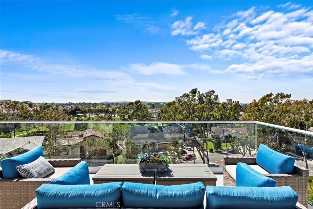 Newport Beach, California 92660, United States, 3 Bedrooms Bedrooms, ,3 BathroomsBathrooms,Residential,Active,162405