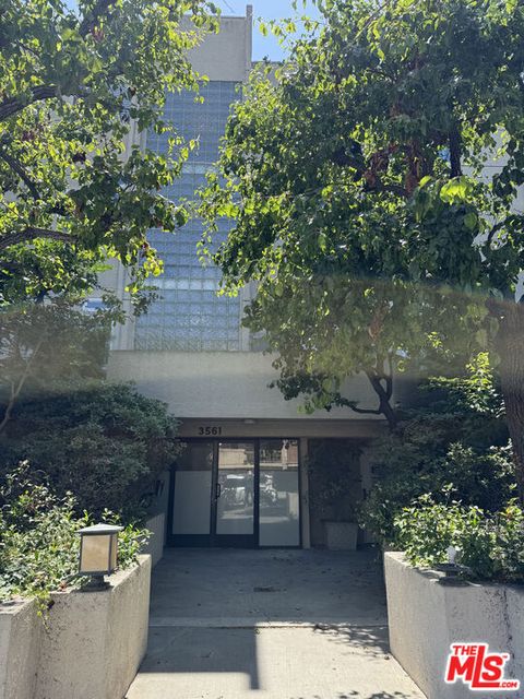Photo of 3561 Clarington Avenue #103, Los Angeles, CA 90034 (MLS # 26832419)