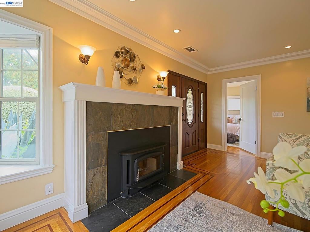 574 Broadmoor Blvd