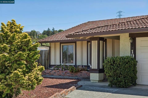 Photo of 192 Sunrise Way WAY, Vallejo, CA 94591 (MLS # 41143001)