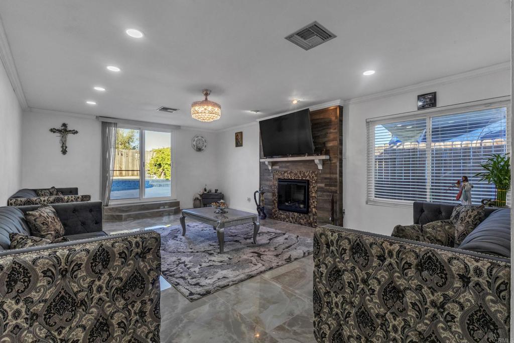 133 N Stephanie Ln