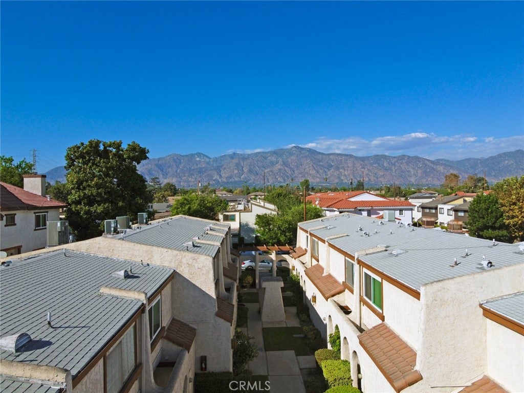 1304 Elm 11