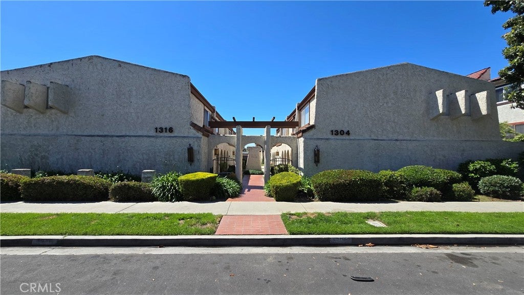 1304 Elm 11