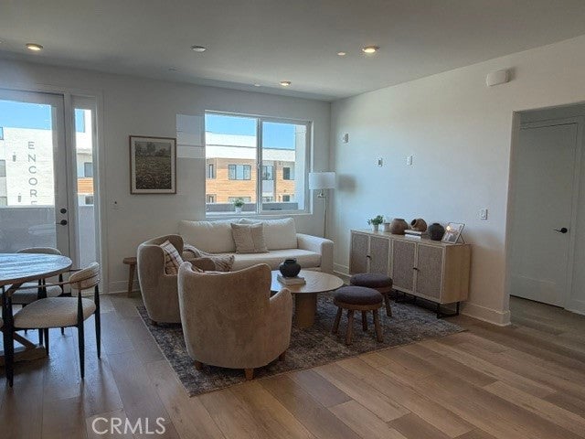 402 W Grand Avenue 407