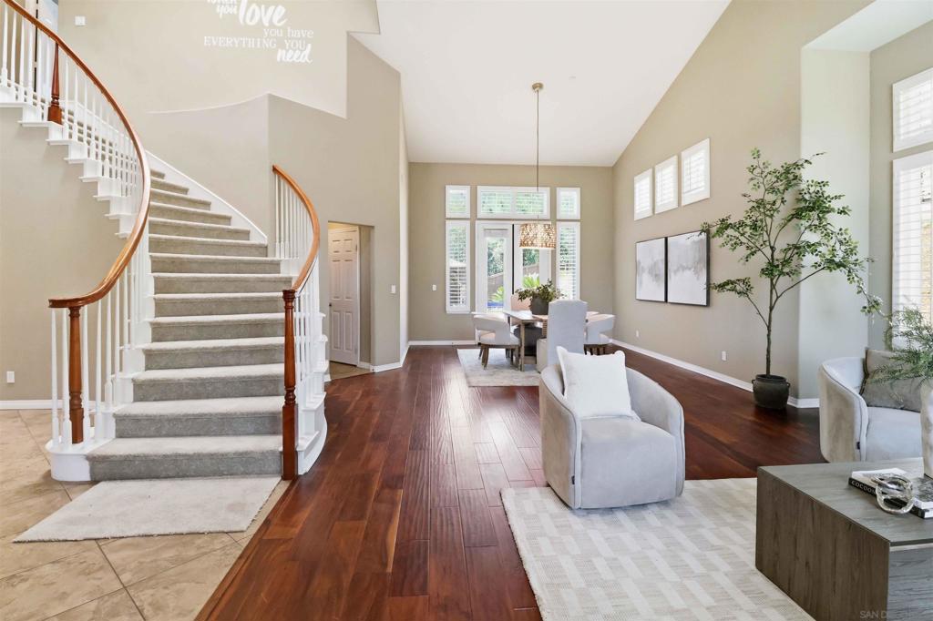 691 Center Stage Glen
