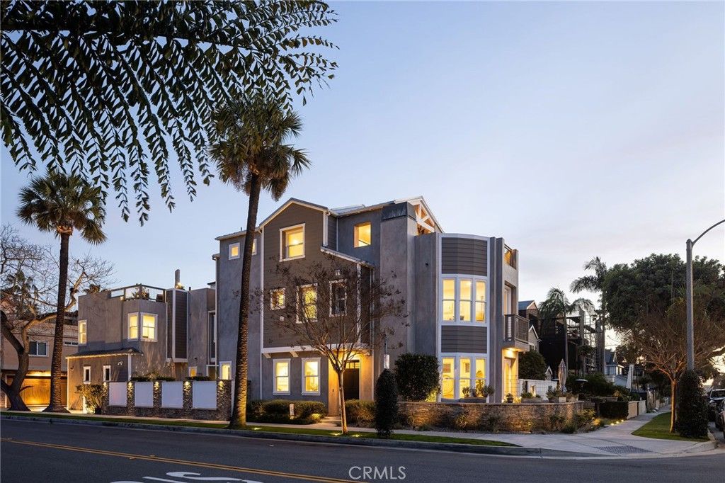 Photo of 428 7th St, Huntington Beach, CA 92648 (MLS # OC26053028)