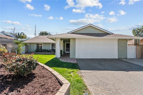 Photo of 22666 Matana Dr, Saugus, CA 91350 (MLS # SR26032596)