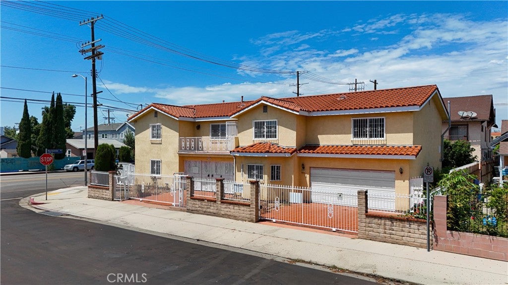 3672 S Normandie