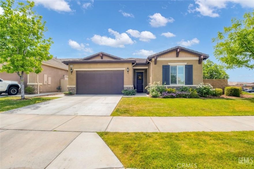 Premier 55+ Gated Community! This rare corner lot offers an expansive 6,098 sq ft lot with a beautifully landscaped backyard and a covered patioperfect for relaxing or entertaining. The 2,020 sq ft home is impeccably maintained and features a spacious open-concept layout with a desirable split-wing floor plan, offering 2 generously sized bedrooms and 2 bathrooms. The primary suite boasts a luxurious master bath with a walk-in shower, a large soaking tub, and a walk-in closet. Additional highlights include a large laundry room, granite countertops, a spacious entryway, leased solar, low-maintenance turf in the backyard, and a roomy kitchen pantry. Residents of Four Seasons enjoy access to resort-style amenities at The Lodge, including beautifully landscaped grounds, a swimming pool and spa, tennis courts, fitness center, beauty salon, library, movie theater, ballroom, caf, business center, BBQ areas, arts & crafts rooms, billiards, and so much more