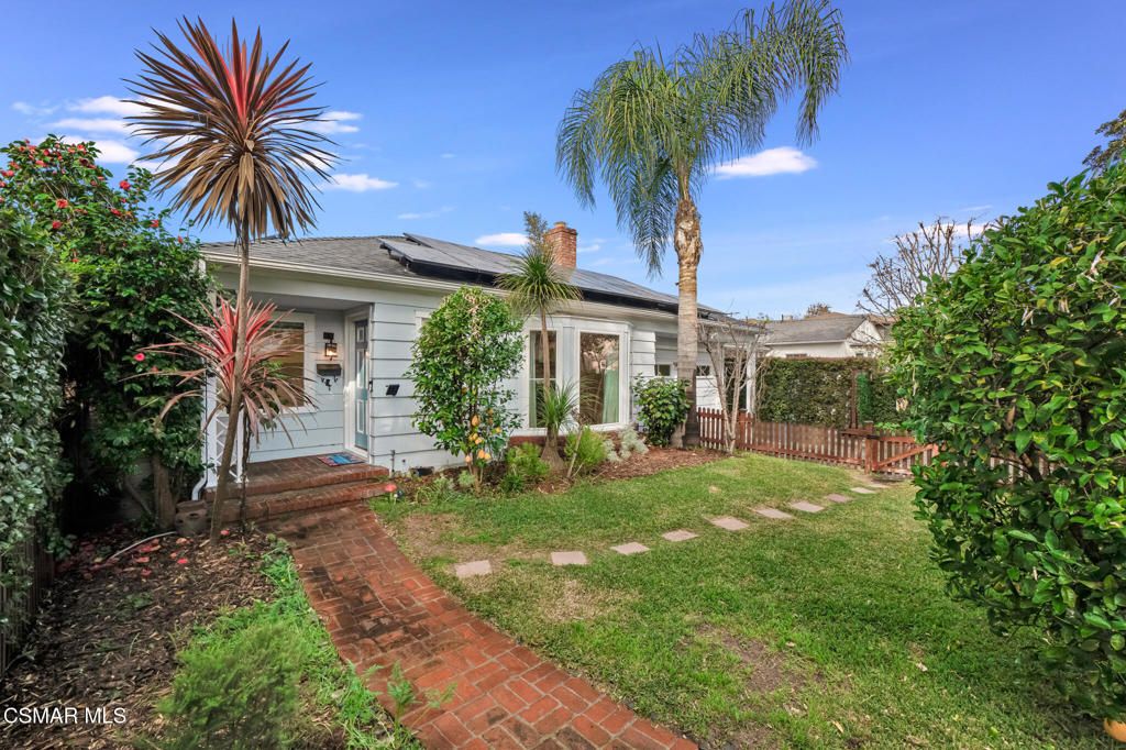 Photo of 4219 Shadyglade Avenue, Studio City, CA 91604 (MLS # 226000649)