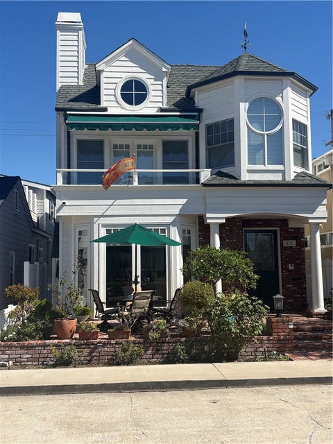 Photo of 302 Ruby Avenue, Newport Beach, CA 92662 (MLS # NP26219910)