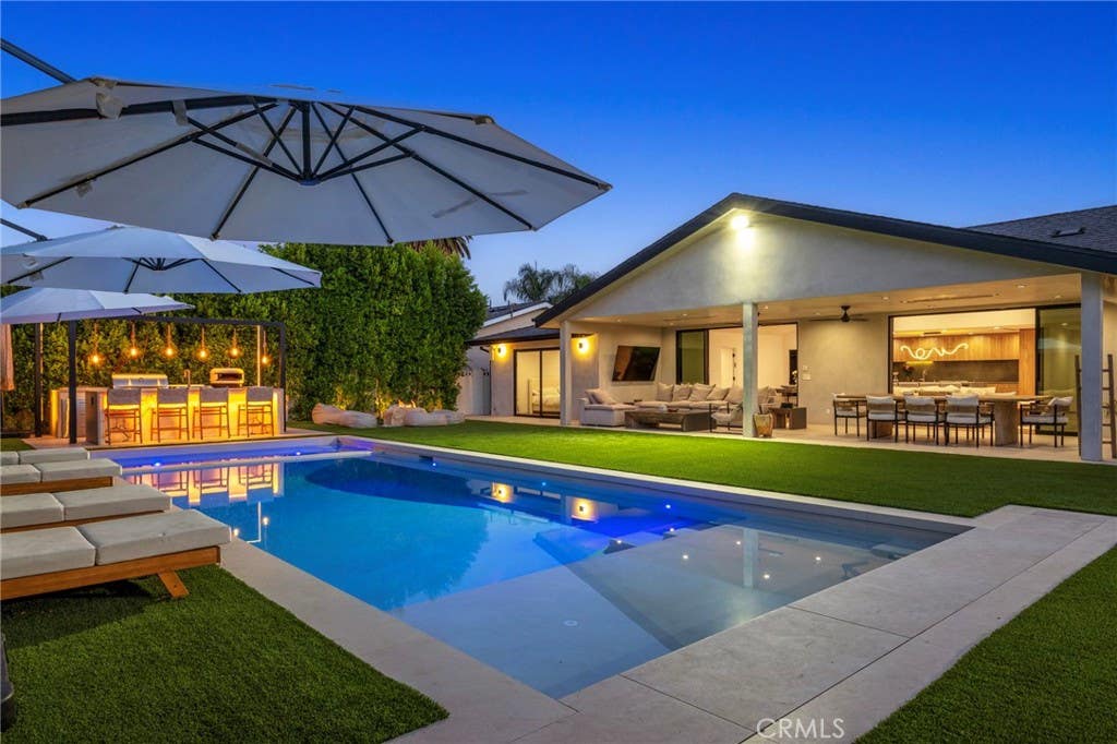 Photo of 23501 Berdon Street, Woodland Hills, CA 91367 (MLS # SR26182657)