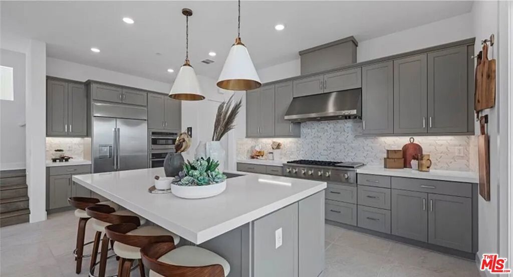 Photo of 26666 Beartown Lane Ln, Valencia, CA 91381 (MLS # 25608759)
