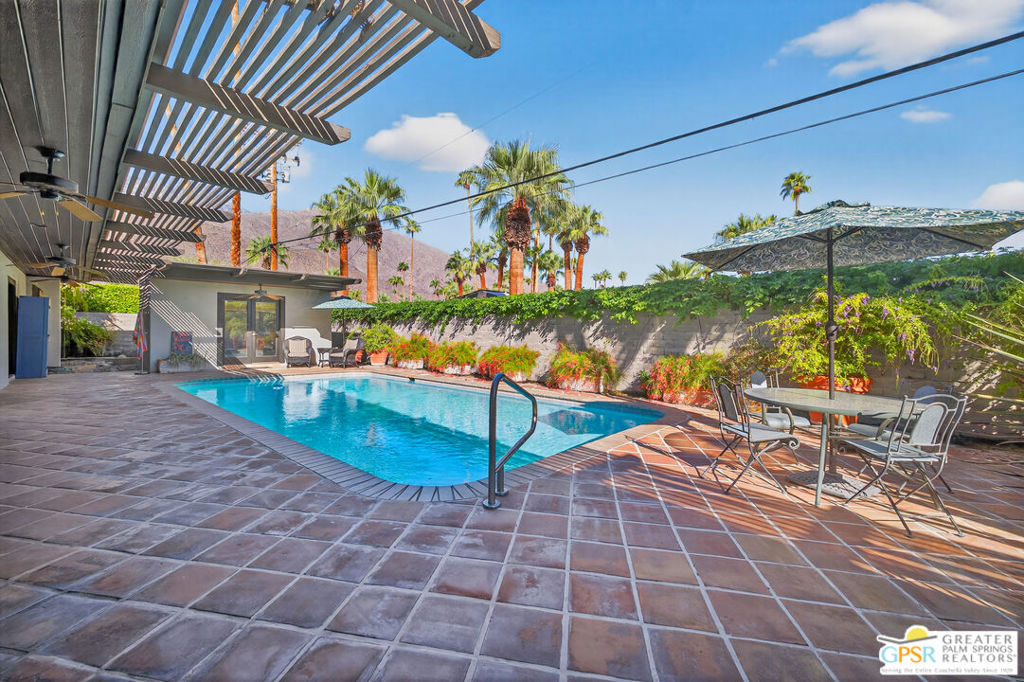 Twin Palms - Residential
