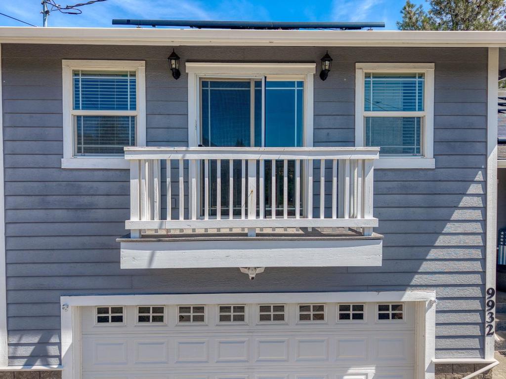 9932 Fairway Drive