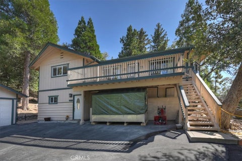 Photo of 815 Chamois DR, Crestline, CA 92325 (MLS # IG26208152)
