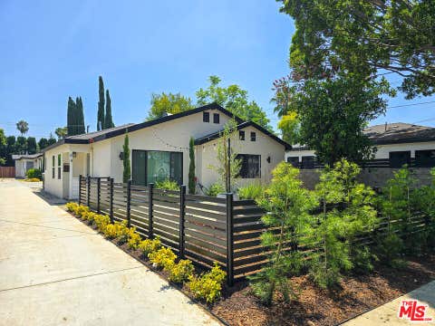 Photo of 94 S Vinedo Avenue, Pasadena, CA 91107 (MLS # 26865663)