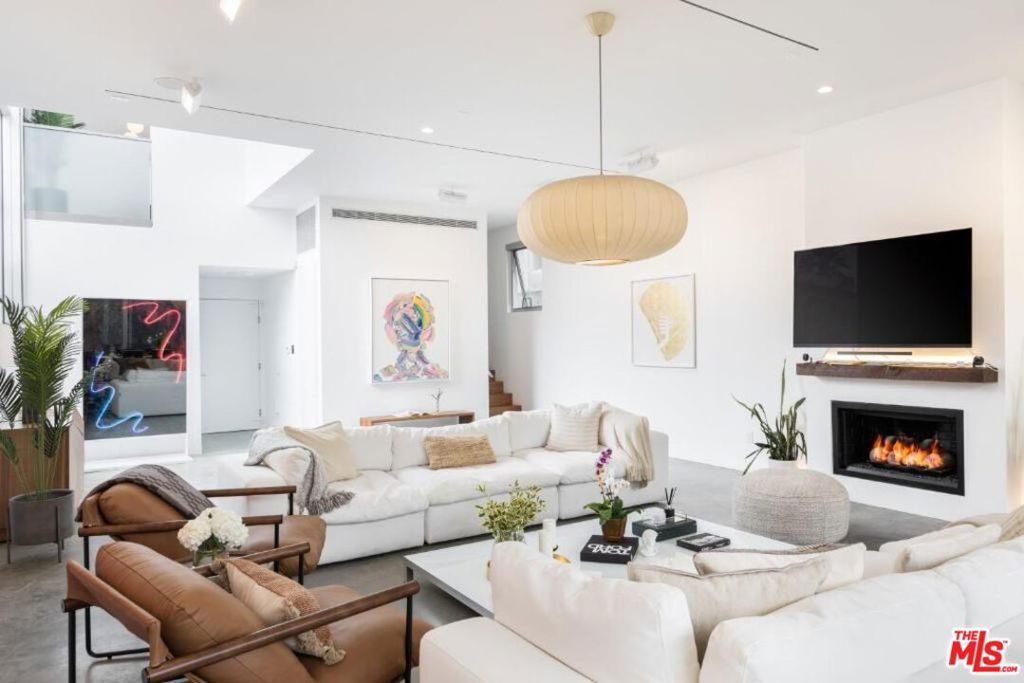 Photo of 17 N Venice Boulevard, Venice, CA 90291 (MLS # 25614063)