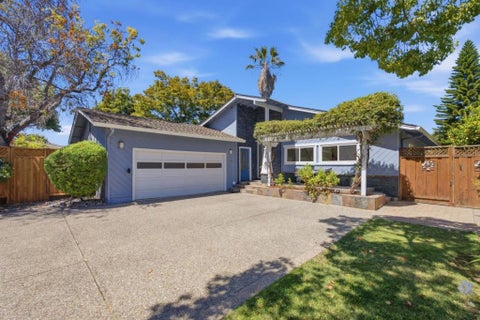 Photo of 995 Warwick Court, Sunnyvale, CA 94087 (MLS # ML82056634)