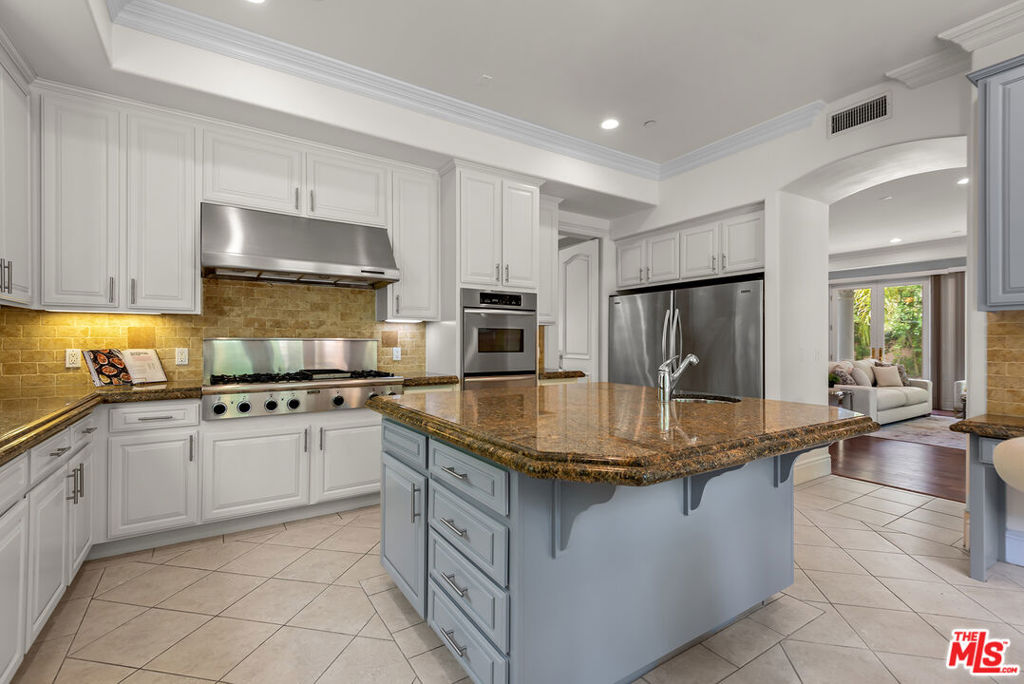2997 Beverly Glen Circle