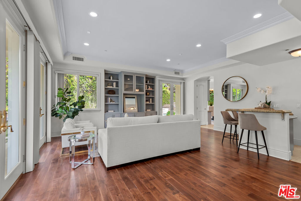 2997 Beverly Glen Circle