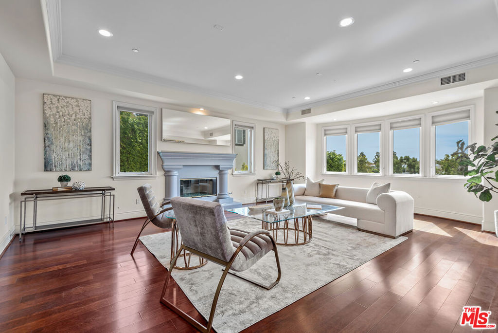 2997 Beverly Glen Circle