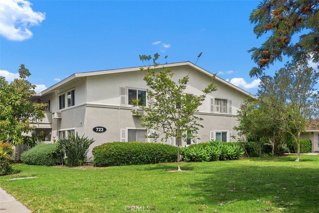 Photo of 723 Avenida Majorca, Laguna Woods, CA 92637 (MLS # LG26075723)