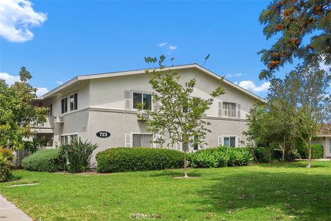 Photo of 723 Avenida Majorca, Laguna Woods, CA 92637 (MLS # LG26075723)