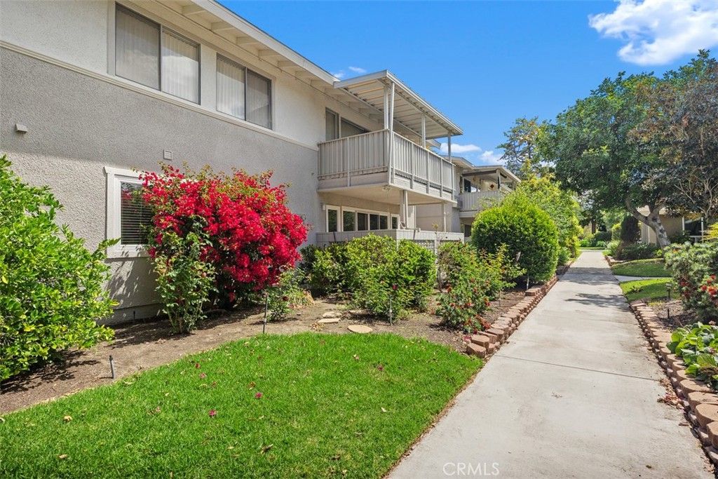 Photo of 723 Avenida Majorca, Laguna Woods, CA 92637 (MLS # LG26075723)