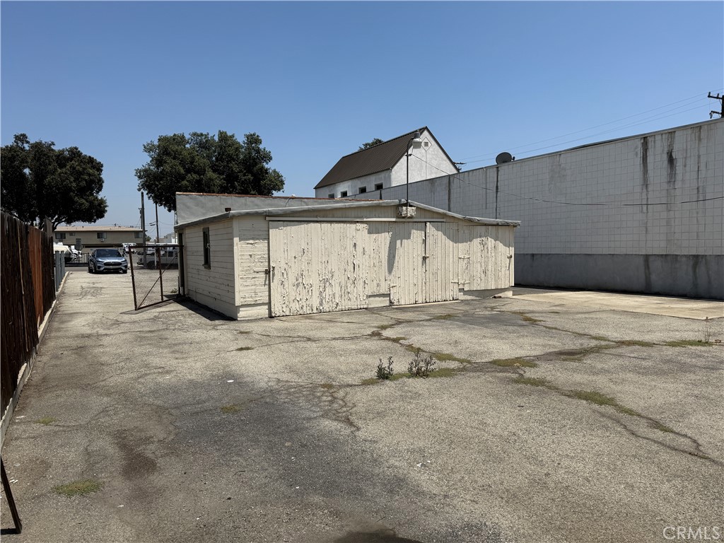 5929 Oak Avenue